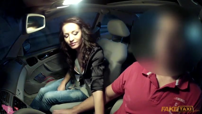 Таксист развел девушку на секс: смотреть русское порно видео бесплатно